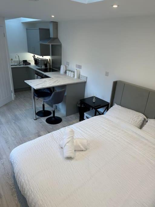 Whitsun Studio - Brand New Listing! Bristol Eksteriør bilde