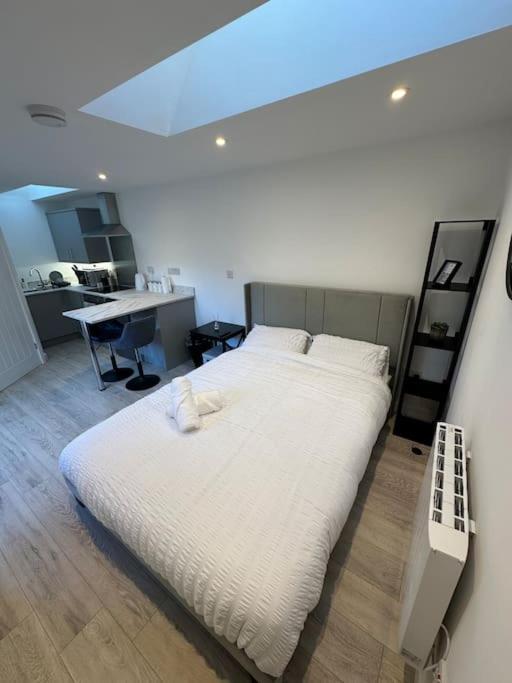 Whitsun Studio - Brand New Listing! Bristol Eksteriør bilde